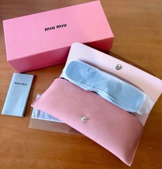 Gafas de sol Miu Miu negras