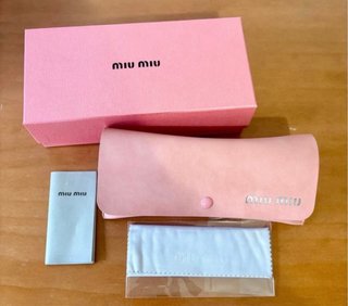 Gafas de sol Miu Miu negras