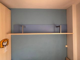 Cama, armario y estantería juvenil