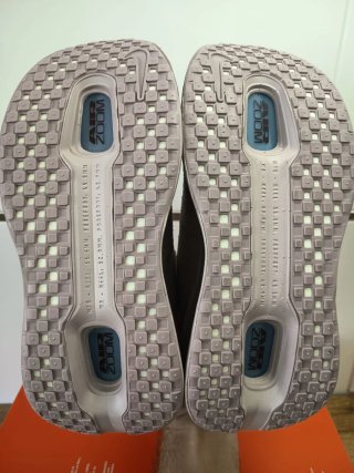 Nike Vomero Premium Talla 40