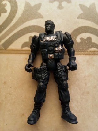 Lote 2 figuras acción (militar y fantasía)