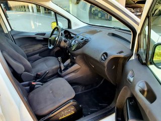 Ford Transit Courier 2015,mejor ver y probar