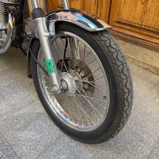 Suzuki GN125 Moto Clásica Roja y Plata