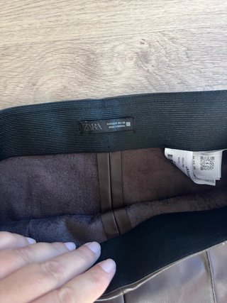 Pantalones efecto piel Zara Talla M