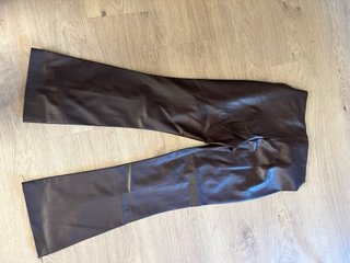 Pantalones efecto piel Zara Talla M