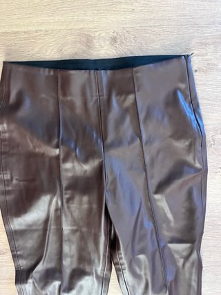 Pantalones efecto piel Zara Talla M