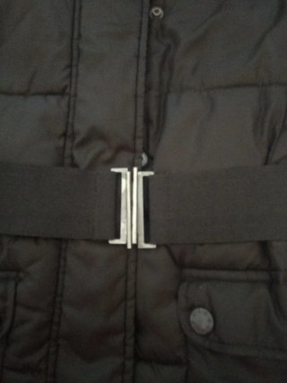 Parka acolchada marrón  con cinturón