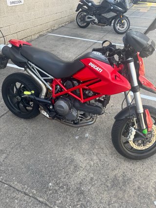 Ducati Hypermotard 796 Roja