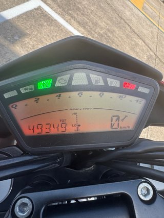 Ducati Hypermotard 796 Roja
