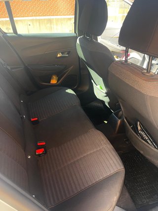 Peugeot 208 2021