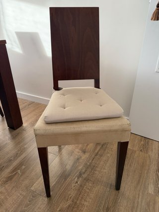 Mesa comedor madera maciza y 4 sillas.