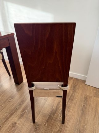 Mesa comedor madera maciza y 4 sillas.