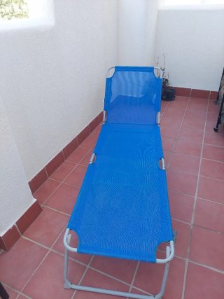 Tumbona plegable azul y gris