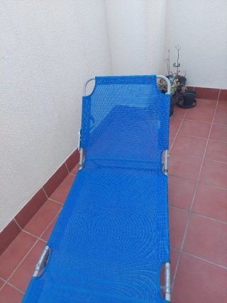 Tumbona plegable azul y gris