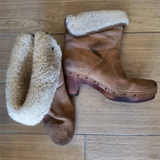 Stivali UGG Camel con tacco
