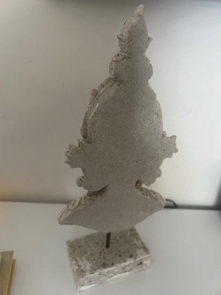 Figura decorativa balinese in stile pietra