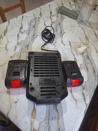 Cargador Bosch AL 1860 CV y 2 Baterías 18V