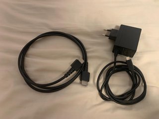 Nintendo Switch + custodia + micro SD 128 GB