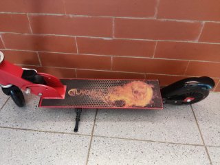 Patinete infantil rojo