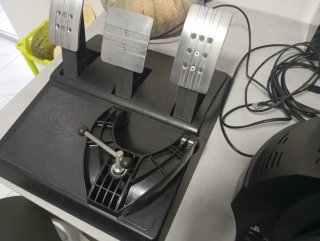 Volante Thrustmaster T300 + Pedales