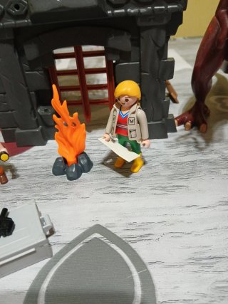 Playmobil Ruinas con Dinosaurio y Figuras