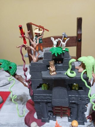 Playmobil Ruinas con Dinosaurio y Figuras