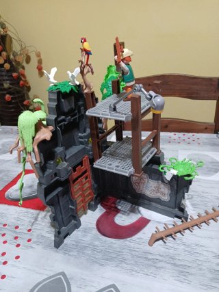 Playmobil Ruinas con Dinosaurio y Figuras