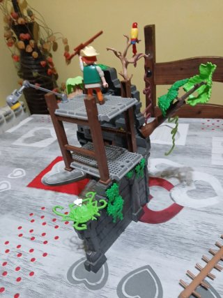 Playmobil Ruinas con Dinosaurio y Figuras
