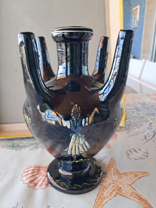 Botijo de cerámica negra vidriada 1989