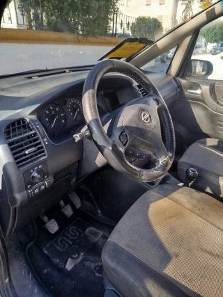 Coche plateado