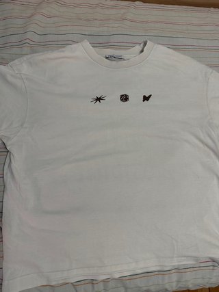 Camiseta Zara blanca con estampado