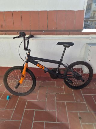 Bicicleta BMX Naranja y Negra
