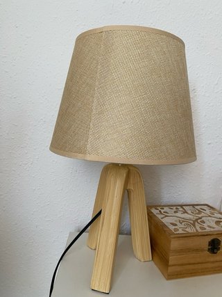 Lámparas de mesa de madera y tela