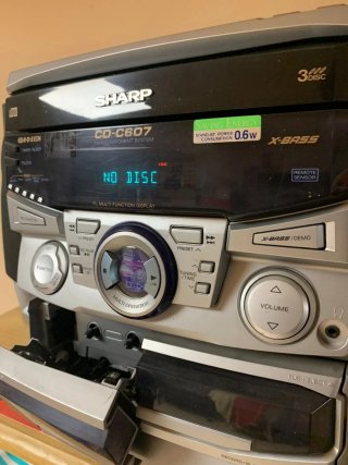 Minicadena Sharp CD-C607 + altavoces