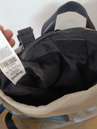Bolso mochila beige y marrón
