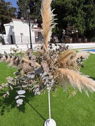15 Centros de Mesa Paniculata, Eucalipto y Pampa