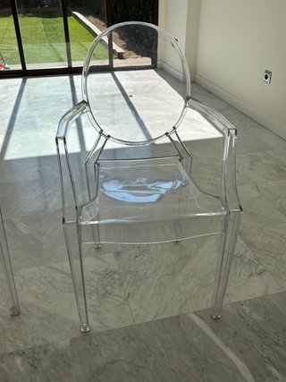 Mesa cristal y 4 sillas Ghost