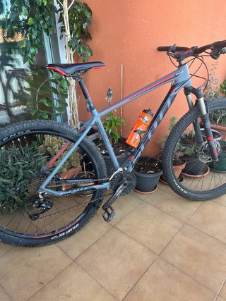 Bicicleta Scott 29 con accesorios