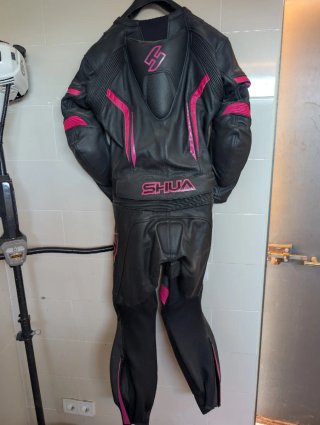 Mono moto cuero mujer rosa