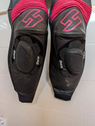 Mono moto cuero mujer rosa