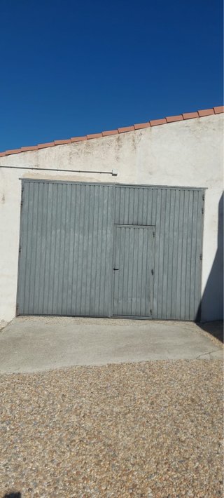 Puerta Metálica Negra