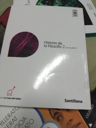 Libro de buen estado un poco sobraiado de amarillo