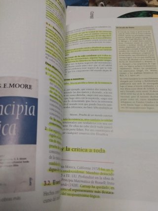 Libro de buen estado un poco sobraiado de amarillo