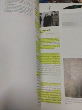 Libro de buen estado un poco sobraiado de amarillo