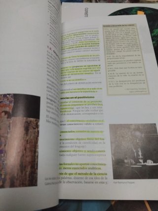 Libro de buen estado un poco sobraiado de amarillo
