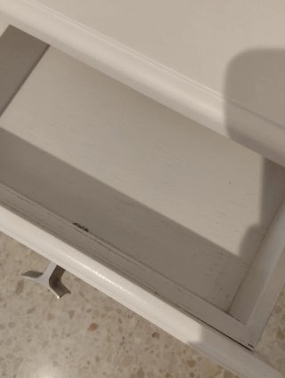 Mesita de noche blanca de madera