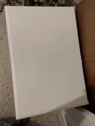 Mesita de noche blanca de madera