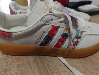 Zapatillas Adidas Gazelle Multicolor Blancas