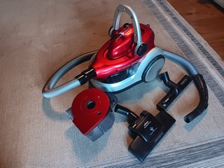 Aspiradora Ufesa 2000V SIN BOLSA