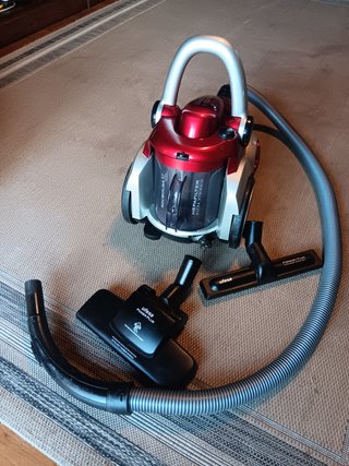 Aspiradora Ufesa 2000V SIN BOLSA